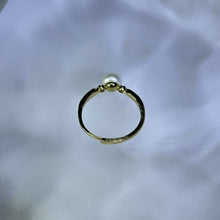 Load image into Gallery viewer, White Freshwater Pearl Adjustable Ring 白色淡水珍珠镶嵌活口戒指
