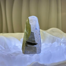 Load image into Gallery viewer, Amethyst Geode 紫水晶晶镇