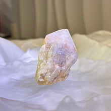 Load image into Gallery viewer, Clear Quartz Point Wand 白水晶单尖权杖