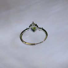 Load image into Gallery viewer, Peridot Heart Adjustable Ring 橄榄石爱心活口戒指