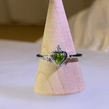 Load image into Gallery viewer, Peridot Heart Adjustable Ring 橄榄石爱心活口戒指