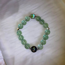 Load image into Gallery viewer, Green Fluorite Pāua Shell Bracelet 绿色萤石鲍贝手串
