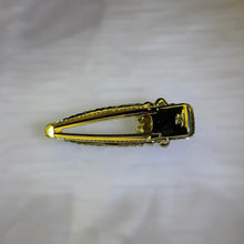 Load image into Gallery viewer, Freshwater Pearl Accent Hair Clip 白色淡水珍珠点缀发夹