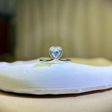 Load image into Gallery viewer, Sky Blue Topaz Love Heart Adjustable Ring 天空蓝托帕石爱心镶嵌活口戒指