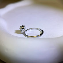 Load image into Gallery viewer, Sky Blue Topaz Love Heart Adjustable Ring 天空蓝托帕石爱心镶嵌活口戒指