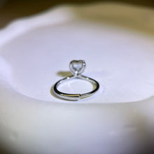 Load image into Gallery viewer, Sky Blue Topaz Love Heart Adjustable Ring 天空蓝托帕石爱心镶嵌活口戒指