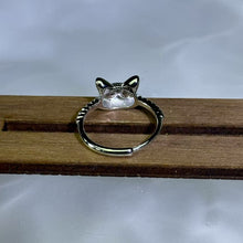 Load image into Gallery viewer, Labradorite Cat Face Adjustable Ring 拉长石灰月光石镶嵌猫头活口戒指