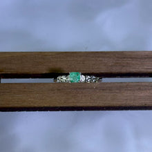 Load image into Gallery viewer, 925 Silver Emerald Adjustable Ring 祖母绿绿宝石银镶嵌活口戒指