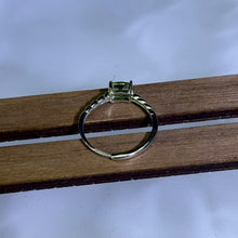 Load image into Gallery viewer, 925 Silver Peridot Adjustable Ring 橄榄石银镶嵌活口戒指