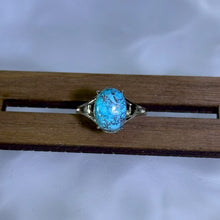 Load image into Gallery viewer, Blue Turquoise Adjustable Ring 蓝色松石镶嵌活口戒指