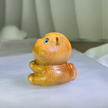 Load image into Gallery viewer, Cliff Cypress Wood Moon-Gazing Cat Carving Ornament 崖柏木望月猫雕刻摆件