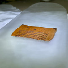 Load image into Gallery viewer, Peach Wood Cat Mini Hair Comb 桃木猫咪小发梳
