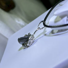 Load image into Gallery viewer, Abalone (Pāua) Shell Natural Shape Pendant Necklace 鲍鱼贝随型吊坠项链