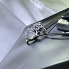 Load image into Gallery viewer, Blue Flash Labradorite Bead Monster Pendant Necklace 灰月光拉长石圆珠小怪兽吊坠项链