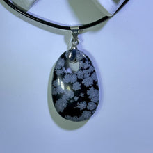 Load image into Gallery viewer, Snowflake Obsidian Oval Pendant Necklace 雪花黑曜石椭圆吊坠项链