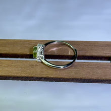 Load image into Gallery viewer, Lemon Green Tourmaline Adjustable Ring 黄绿色碧玺活口戒指