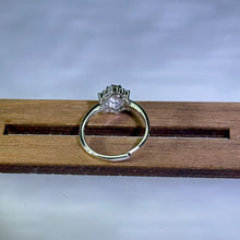 Load image into Gallery viewer, Lemon Green Tourmaline Adjustable Ring 黄绿色碧玺活口戒指