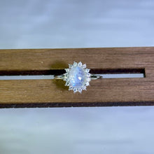 Load image into Gallery viewer, Blue Flash Moonstone Adjustable Ring 蓝光月光石镶嵌活口戒指