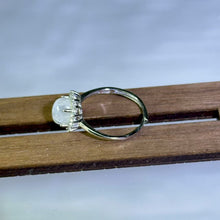 Load image into Gallery viewer, Blue Flash Moonstone Adjustable Ring 蓝光月光石镶嵌活口戒指