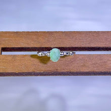 Load image into Gallery viewer, Faceted Emerald Adjustable Ring 祖母绿镶嵌活口戒指
