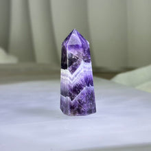 Load image into Gallery viewer, Chevron Amethyst Pointed Tower 梦幻紫水晶单尖六棱柱