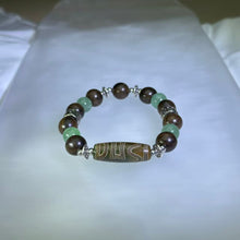 Load image into Gallery viewer, Agate Dzi, Green Strawberry Quartz & Sandalwood Bead Bracelet 玛瑙天珠紫檀木绿色草莓晶手串