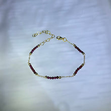 Load image into Gallery viewer, Purple Pyrope Garnet Bead Bracelet 紫牙乌石榴石小圆珠手链