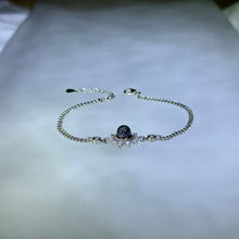 Load image into Gallery viewer, Blue Flash Labradorite Sunflower Bracelet 强蓝光拉长石灰月光石镶嵌太阳花手链