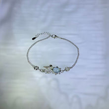 Load image into Gallery viewer, Aquamarine Goldfish Bracelet 海蓝宝镶嵌金鱼手链