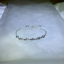 Load image into Gallery viewer, Swiss Blue Topaz Wave Bracelet 瑞士蓝托帕石镶嵌波浪手链