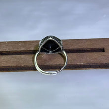 Load image into Gallery viewer, Black Spinel Adjustable Ring 黑色尖晶石镶嵌活口戒指