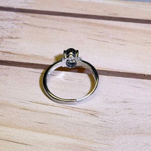 Load image into Gallery viewer, Black Tourmalinated Quartz Adjustable Ring 黑碧玺发晶镶嵌活口戒指