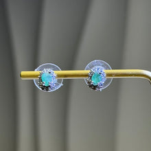 Load image into Gallery viewer, Emerald Silver Stud Earrings 祖母绿嵌银耳钉