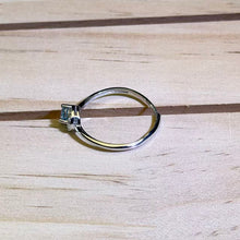 Load image into Gallery viewer, Swiss Blue Topaz Adjustable Ring 瑞士蓝托帕石镶嵌活口戒指