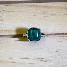Load image into Gallery viewer, Malachite Adjustable Ring 孔雀石镶嵌活口戒指