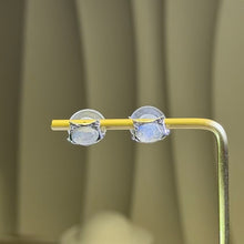 Load image into Gallery viewer, Labradorite Kitty Silver Stud Earrings 拉长石灰月光石镶嵌凯蒂猫银耳钉