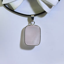 Load image into Gallery viewer, Rose Quartz Pendant Necklace 粉水晶吊坠项链