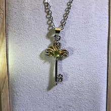 Load image into Gallery viewer, Peridot Key Pendant Necklace 橄榄石钥匙吊坠项链
