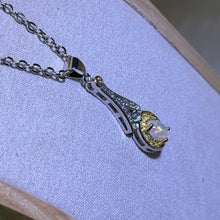 Load image into Gallery viewer, White Opal Pendant Necklace 白色欧泊镶嵌吊坠项链