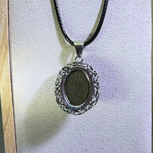 Load image into Gallery viewer, Golden Sheen Obsidian Pendant Necklace 金眼黑曜石镶嵌吊坠项链