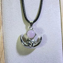 Load image into Gallery viewer, Purple Kunzite Astronaut Pendant Necklace 紫锂辉镶嵌太空人吊坠项链