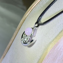 Load image into Gallery viewer, Purple Kunzite Astronaut Pendant Necklace 紫锂辉镶嵌太空人吊坠项链