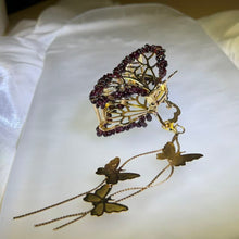 Load image into Gallery viewer, Red Almandine Garnet Butterfly Hair Claw Clip 酒红石榴石蝴蝶抓夹