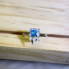 Load image into Gallery viewer, Clear Quartz Swiss Blue Topaz Adjustable Ring 白水晶托石瑞士蓝托帕石镶嵌活口戒指