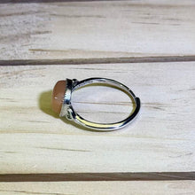Load image into Gallery viewer, Orange Sunstone Adjustable Ring 橙色太阳石镶嵌活口戒指