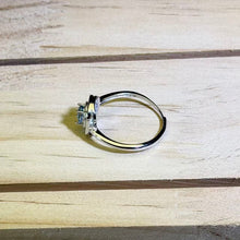 Load image into Gallery viewer, London Blue Topaz Adjustable Ring 伦敦蓝托帕石镶嵌活口戒指