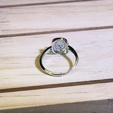 Load image into Gallery viewer, London Blue Topaz Adjustable Ring 伦敦蓝托帕石镶嵌活口戒指