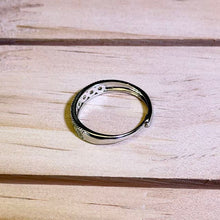 Load image into Gallery viewer, Peridot Adjustable Ring 橄榄石镶嵌活口戒指