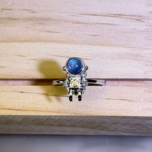 Load image into Gallery viewer, Labradorite Astronaut Adjustable Ring 拉长石灰月光石镶嵌太空人活口戒指