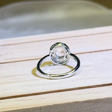 Load image into Gallery viewer, Clear Quartz Adjustable Ring 白水晶镶嵌活口戒指
